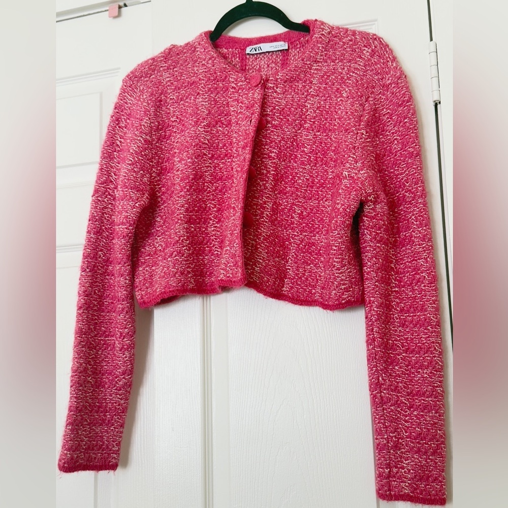 Chic Pink Cropped Cardigan